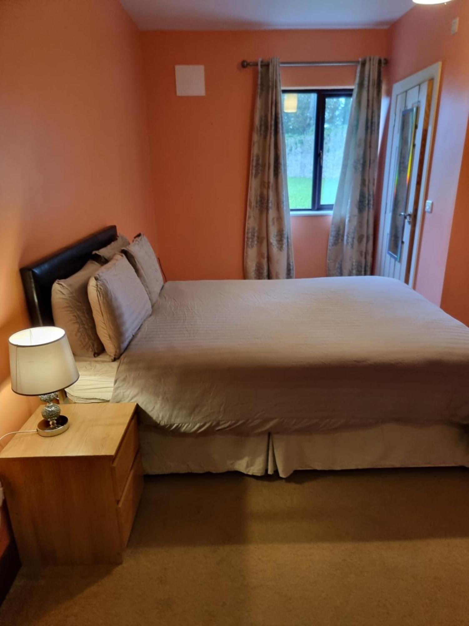 Moorepark West House Fermoy Szoba fotó